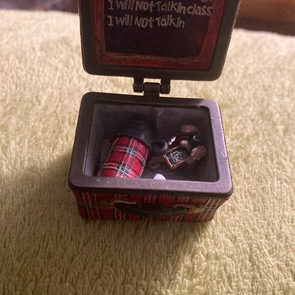 Boyds Bears Uncle Bean's Treasure Box lunch - Picture 4 of 5